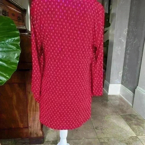 Chause New York ladies red paisly size Large Excellent condition. Wrinkle free - Picture 3 of 9